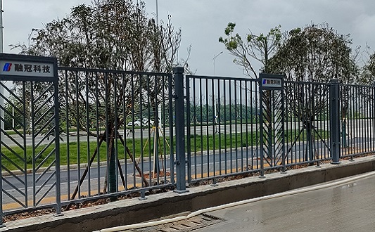赣州某厂区锌钢围栏护栏安装完成