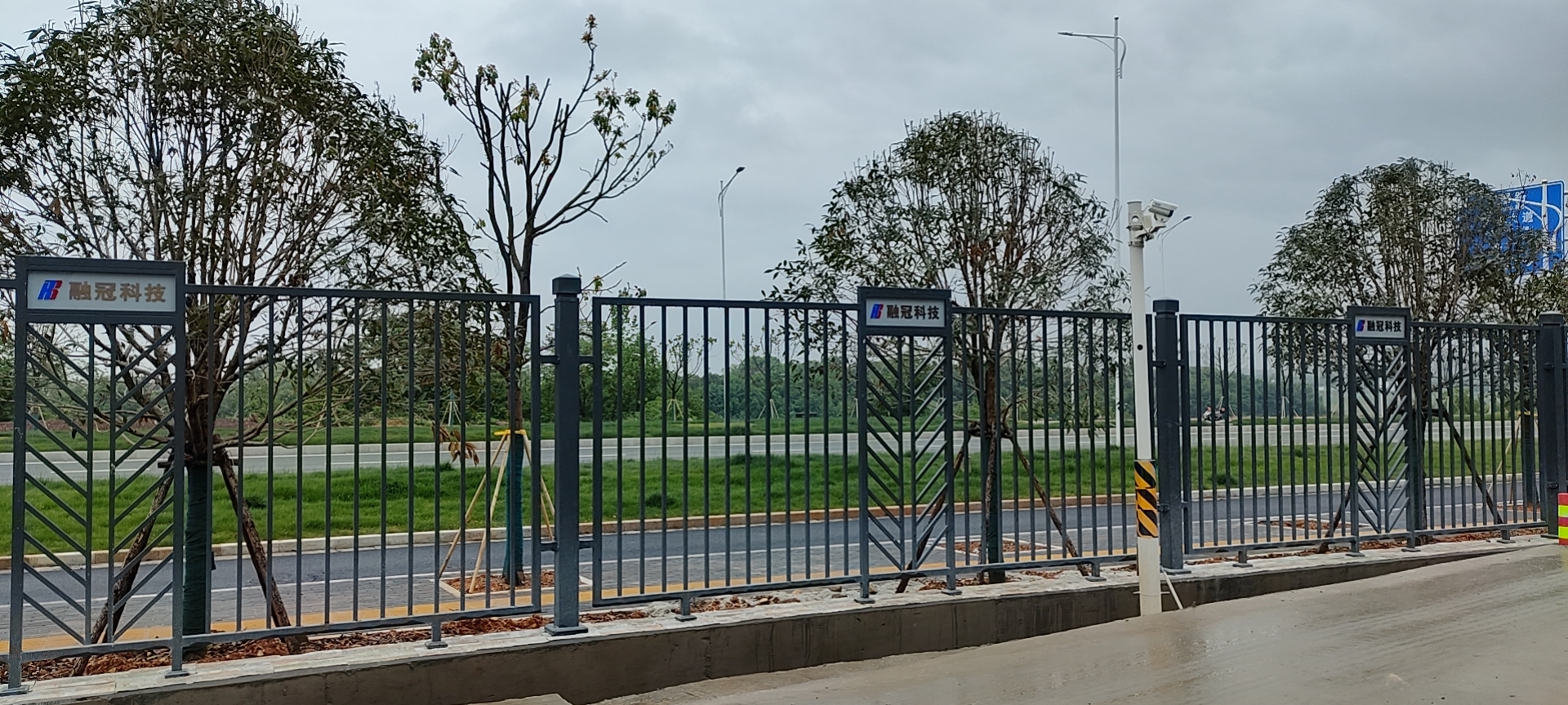 赣州某厂区锌钢围栏护栏安装完成(图3)