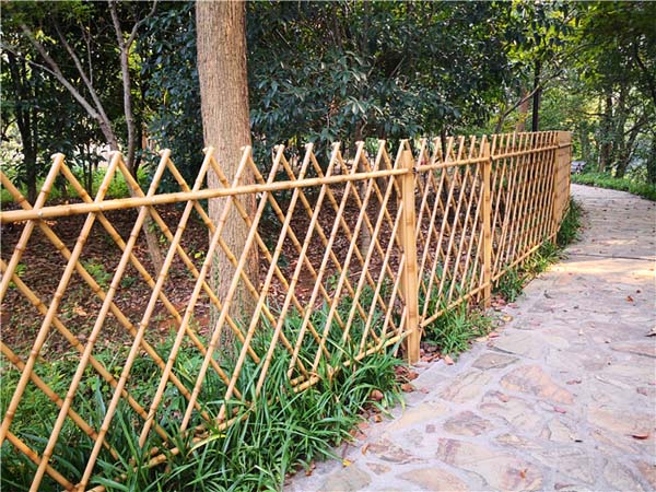 园林绿化竹节护栏案例